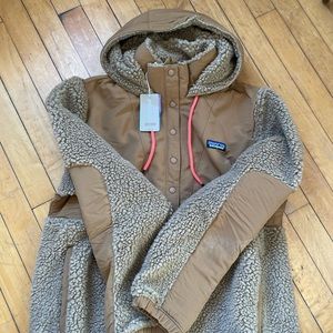 Eco-Friendly BRAND NEW Patagonia “Bear Brown” Hoodie/Jacket!